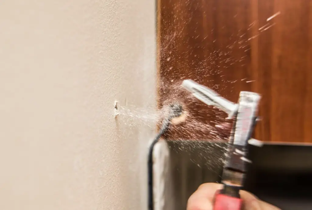Step-By-Step Guide To Removing Wall Plugs
