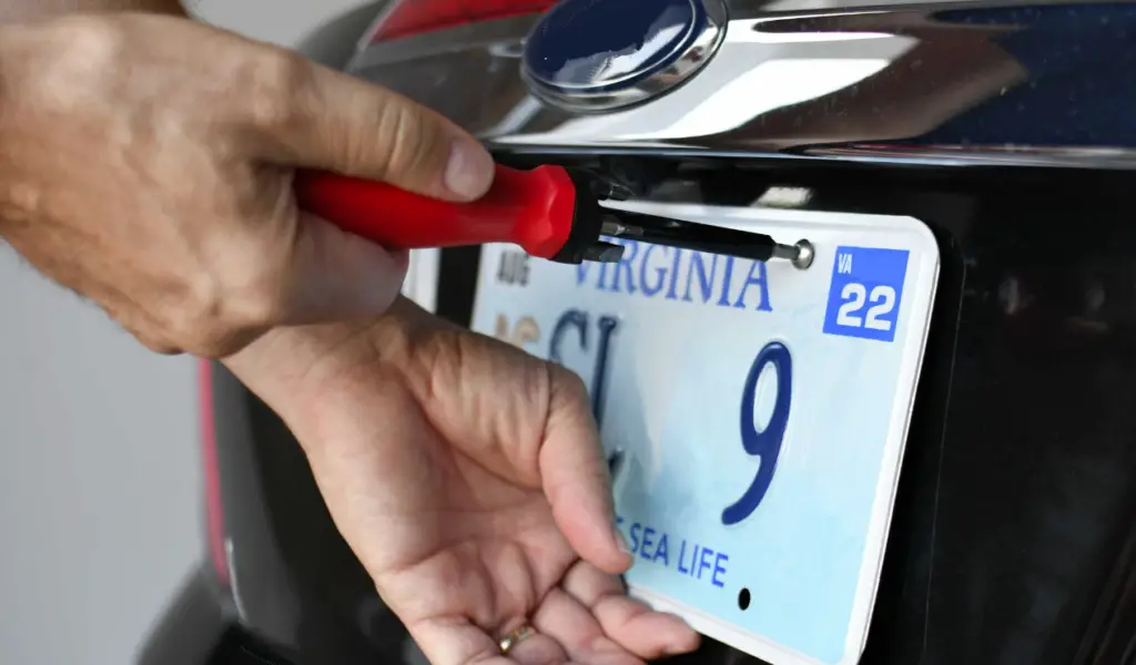 License Plate Screws Stuck: A Common Frustration